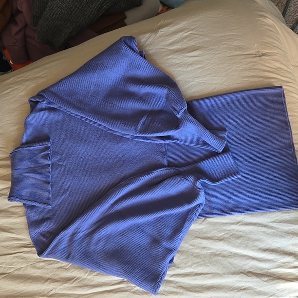 Two piece crop top sweather and skirt - Picture 1 of 4